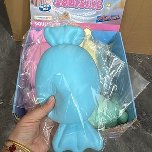 Nouveauté : Jouets Squishy Géants en Forme de Bonbons, Hamburgers, Nœuds Papillon et Dés – Jouets Anti-Stress et à Presser - Product Image 4