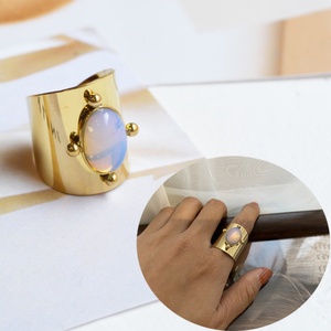 Anillo de Piedra Ovalado de Banda Ancha Estilo Retro, Acero Inoxidable Pulido, Chapado en Oro de 14K, Anillo con Piedras Naturales - Product Image 5