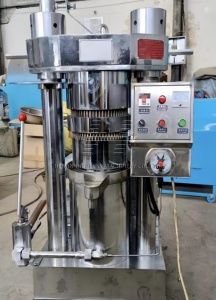 Machine à huile d'olive italienne, machine d'extraction d'huile d'olive domestique, machine d'extraction d'huile aromatique - Product Image 4