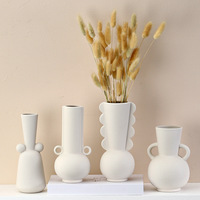 Vase en céramique fait main blanc minimaliste moderne style Ins à double anse, décoration d'intérieur, pièce de décoration pour table à manger, objet de présentation