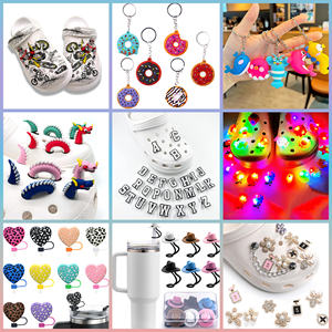 Vente en gros de breloques de chaussures en PVC avec lettre animale pour chaussures Croc Alphabet d'abeilles breloques pour enfants décorations de chaussures en PVC supérieures - Product Image 3