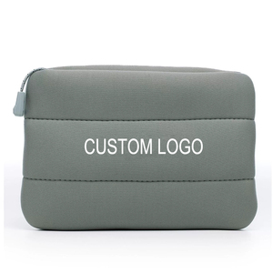 Pochette de maquillage personnalisée en néoprène matelassé, petite, avec fermeture éclair, réutilisable et portable, design à motifs - Product Image 1