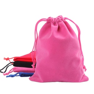 Pochette à cordon en velours rose de luxe personnalisée 5*7cm, petits sacs à bijoux recyclables pour montres et écouteurs - Product Image 1