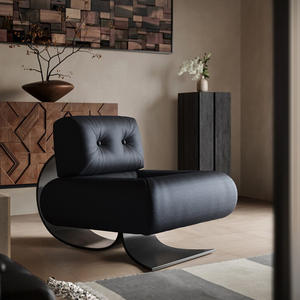 Sillón Alta Lounge de Cuero Negro con Diseño Acolchado, Sillón Moderno para Sala de Estar - Product Image 1