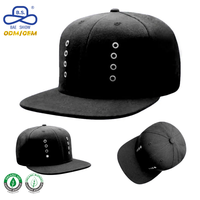 Casquette de baseball noire à visière plate style urbain avec détails œillet, fabrication OEM/ODM directe d'usine, pour activités décontractées unisexe