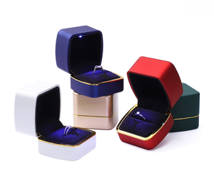 Creativo lussuoso quadrato dipinto a spruzzo LED san valentino anelli per la <span class=keywords><strong>festa</strong></span> <span class=keywords><strong>della</strong></span> <span class=keywords><strong>mamma</strong></span> collane ciondoli gioielli imballaggio - Product Image 1