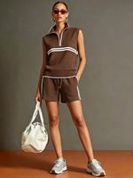 Ensemble de survêtement 2 pièces pour femme : Gilet tricoté sans manches à demi-zip et short à cordon de serrage, motif rayé et blocs de couleur, tenue décontractée assortie