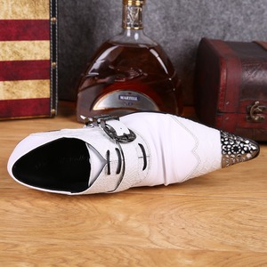 Zapatos de hombre elegantes y únicos para estilistas, zapatos de tacón alto de cuero vacuno con punta en pico, zapatos de tacón alto para hombre que aumentan la altura. - Product Image 2
