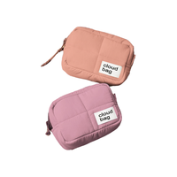 Vente chaude Voyage Grande Capacité Poche Zipper Logo Personnalisé Trousse De Maquillage Soins De La Peau De Stockage Étui Souple Puffer Matelassé Cosmétique Sac