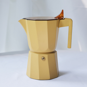 Cafetière Moka Octogonale en Aluminium Jaune Citron Classique Italienne avec Isolation Thermique, Couvercle Transparent en Métal et Poignée Assortie - Product Image 1