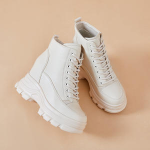 Loisirs avec talon caché chaussures hautes plate-forme Martin <span class=keywords><strong>bottes</strong></span> femmes 2021 nouveau automne et hiver <span class=keywords><strong>bottes</strong></span> en coton doublé polaire en cuir - Product Image 2