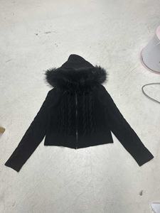 Cardigan à capuche en peluche douillet - Vêtement d'extérieur décontracté ajusté avec fermeture éclair pour l'hiver - Product Image 2