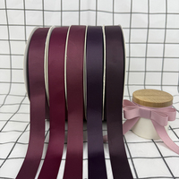 Ruban en gros-grain bordeaux avec logo en feuille d'or personnalisé, ruban côtelé rouge vin certifié OEKO-TEX haute densité pour boîte cadeau de luxe
