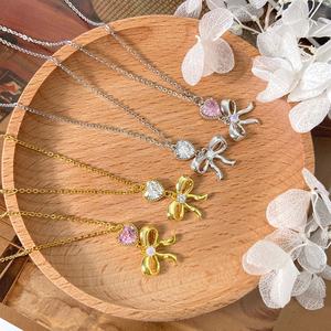 Collar Gargantilla Chapado en Oro de 18K para Mujer, con Circonitas Brillantes, Colgante de Corazón y Lazo Delicado - Product Image 4