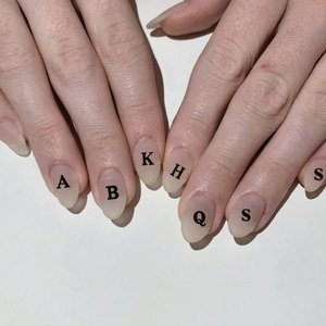 Autocollants pour ongles en forme de lettres de l'alphabet, autocollants 3D auto-adhésifs pour nail art avec 26 lettres majuscules et minuscules pour <span class=keywords><strong>manucure</strong></span> DIY - Product Image 6