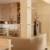 Ensemble de comptoirs de bar à café personnalisés, vitrine de présentation, meubles pour café, pâtisserie, salon de thé, restaurant, table et chaise, design tout-en-un