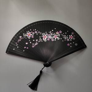 Éventails pliants tout en <span class=keywords><strong>bambou</strong></span> pour femmes haut de gamme Éventails Cheongsam de danse peints à la bombe avec découpes sculptées Style boutique - Product Image 5