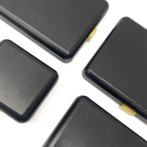 Caja de embalaje cuadrada con bisagras para joyería, de terciopelo de lujo, para collares y cadenas, venta al por mayor de fábrica - Product Image 2