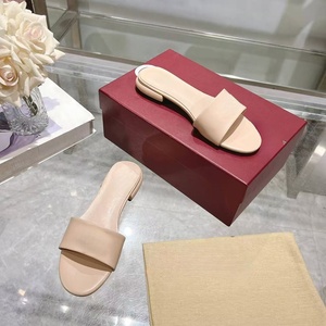 Sandalias planas color nude, sexys y elegantes de alta calidad. Con diseño transpirable y antideslizante. Sandalias de tacón de estilo de diseñador a la moda - Product Image 1