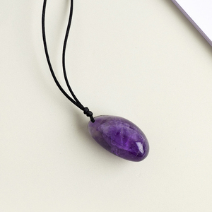 Venta al por mayor de fábrica: Colgante de piedra pulida de <span class=keywords><strong>amatista</strong></span> natural Dream Crystal para joyería, amuleto de la suerte para hombres <span class=keywords><strong>y</strong></span> mujeres - Product Image 5