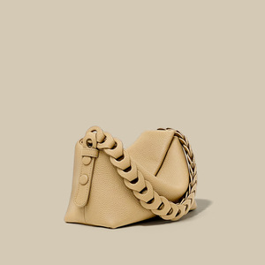 Borsa da <span class=keywords><strong>donna</strong></span> in pelle di vacchetta con primo strato nuova borsa a tracolla a spalla in tessuto di nicchia semplice borsa con cuscino di temperamento alla moda - Product Image 4