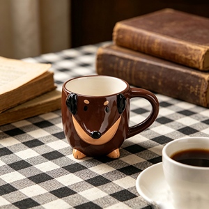 <span class=keywords><strong>Tazza</strong></span> <span class=keywords><strong>da</strong></span> Caffè in Ceramica Marrone con Design 3D a Forma di Bassotto, Simpatica <span class=keywords><strong>Tazza</strong></span> <span class=keywords><strong>da</strong></span> Tè a Forma di Animale per Arredamento Casa e Ufficio, Regalo all'Ingrosso - Product Image 1