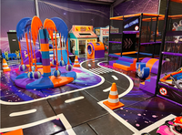 Grande zone de jeux intérieure sur le thème de l'espace avec mur de réalité augmentée et piscine à balles, taille personnalisable pour centres commerciaux et parcs d'attractions