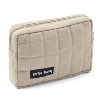 Pochette de maquillage en toile de jute matelassée beige neutre avec logo personnalisé RRoyal Fair, motif quadrillé, en coton gaufré, organiseur de maquillage