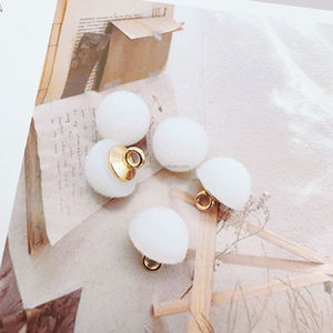 Medio redondo flocado plano seta <span class=keywords><strong>mango</strong></span> botón suéter para niños para mujeres decorado con botón de resina ropa Botón de felpa - Product Image 5