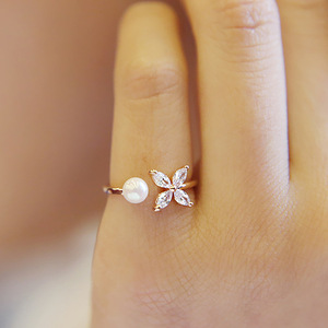 Anello <span class=keywords><strong>in</strong></span> <span class=keywords><strong>Argento</strong></span> Sterling 925 Fatto <span class=keywords><strong>a</strong></span> <span class=keywords><strong>Mano</strong></span>, con Perla e Fiore, per Donna, con Squisita Pietra CZ, Regolabile e Aperto, REETI Collezione Ufficio/Carriera Terza Edizione - Product Image 1