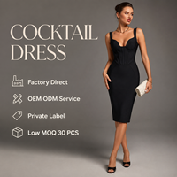 Robe moulante mi-longue noire pour femme, style corset, col cœur, bretelles épaisses, idéale pour les cocktails et événements formels, destinée aux acheteurs de collections de boutiques.
