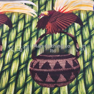 Vêtements de style ethnique des îles du Pacifique Sud (Samoa, Tonga, Samoa des Salomon) en tissu brocart lourd à motifs abstraits et géométriques - Product Image 2