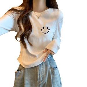 Camiseta de manga larga de algodón acanalado con elastano para mujer, nueva colección primavera-otoño, versátil, con diseño de dibujos animados, dobladillo curvo, ideal como capa base. - Product Image 5