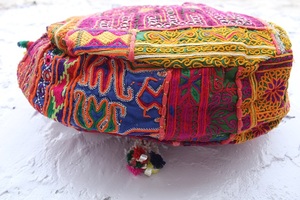 Bolsos Banjara Artesanales Indios de Patchwork Estilo Mediados de Siglo, Étnicos, Bordados a Mano, con Dos Correas, a un Precio Increíble - Product Image 4