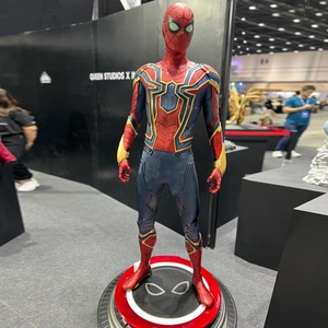 Statue Iron <span class=keywords><strong>Spider</strong></span>-<span class=keywords><strong>Man</strong></span> <span class=keywords><strong>Marvel</strong></span> <span class=keywords><strong>Avengers</strong></span> 1:1 grandeur nature avec éclairage LED, en fibre de verre et résine, peinte artistiquement, objet de collection décoratif - Product Image 4
