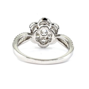 Bague Fleur en Or Blanc Massif 18 carats avec Diamants Naturels, Design de Qualité Supérieure de Hong Kong, pour Femme, Usage Quotidien et Mariage, Modèle Client Vietnamien - Product Image 3