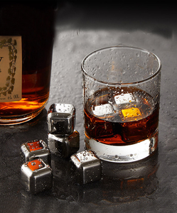 Set di Cubetti di Ghiaccio Riutilizzabili in Acciaio Inox per Raffreddare Whisky e Vino - Product Image 3
