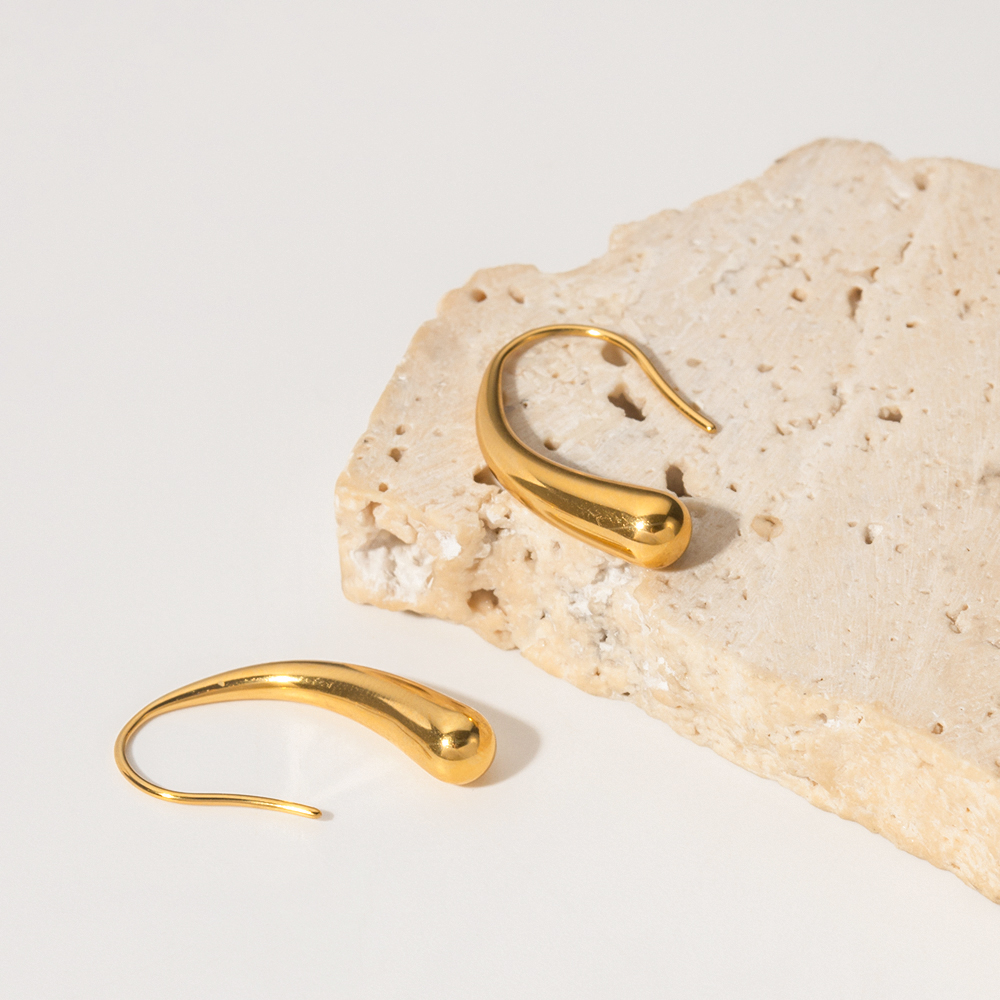 Hook Shape CC Earring (Gold)