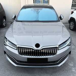 Autocollants pour sourcils de phares Skoda Superb B8.5, texture carbone noir piano, 2019-2022, décalcomanie de carrosserie - Product Image 1