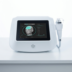 Appareil de Microneedling RF Isolé Plaqué Or avec Quatre Embouts Interchangeables, RF Fractionnel Sous Vide pour Lifting Facial Précis et Traitement des Vergetures - Product Image 1
