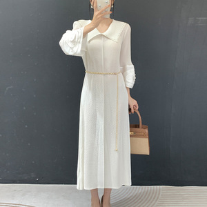 Abito Lungo Elegante Bianco Plissettato Miyake Primavera 2026 Nuovo Stile Francese con Vita Snellente Taglie Forti da Donna - Product Image 1