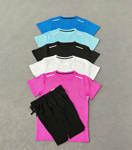 Ensemble de sport et fitness <span class=keywords><strong>en</strong></span> polyester, nouveau, respirant, à séchage rapide, décontracté, unisexe, à manches courtes et shorts, tendance, vente <span class=keywords><strong>en</strong></span> gros - Product Image 1