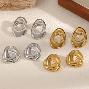 ต่างหูสแตนเลสทรงเรขาคณิตแบบเรียบง่าย ดีไซน์เกลียว ชุบทอง 18k สำหรับผู้หญิง เข้าได้กับทุกชุด รุ่น Hypoallergenic - Product Image 2