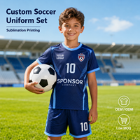 En gros Short de football pour garçons imprimé par transfert thermique, en tissu léger à séchage rapide, avec motif personnalisé, pour la maternelle et les jeunes