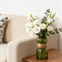Vase de table moderne et contemporain en cristal de verre vert géométrique soufflé à la main, décoration d'intérieur, arrangement floral