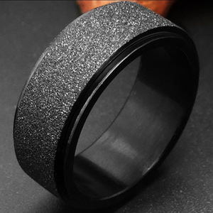 Anillo Giratorio de Acero Inoxidable Negro Esmerilado de 8mm, Joyería de Compromiso Unisex, Diseño Geométrico Liso - Product Image 3