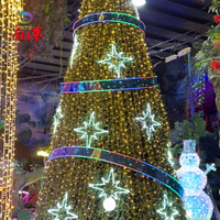 Arbre de Noël géant illuminé avec ruban - Décoration de rue commerciale pour événements extérieurs et affichage en place publique