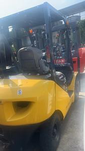 Montacargas Diésel Komatsu FD25 Usado de 2.5 Toneladas, Longitud de Horquilla de 3254 mm, Mástil de Tres Etapas, Operación con Asiento - Product Image 5