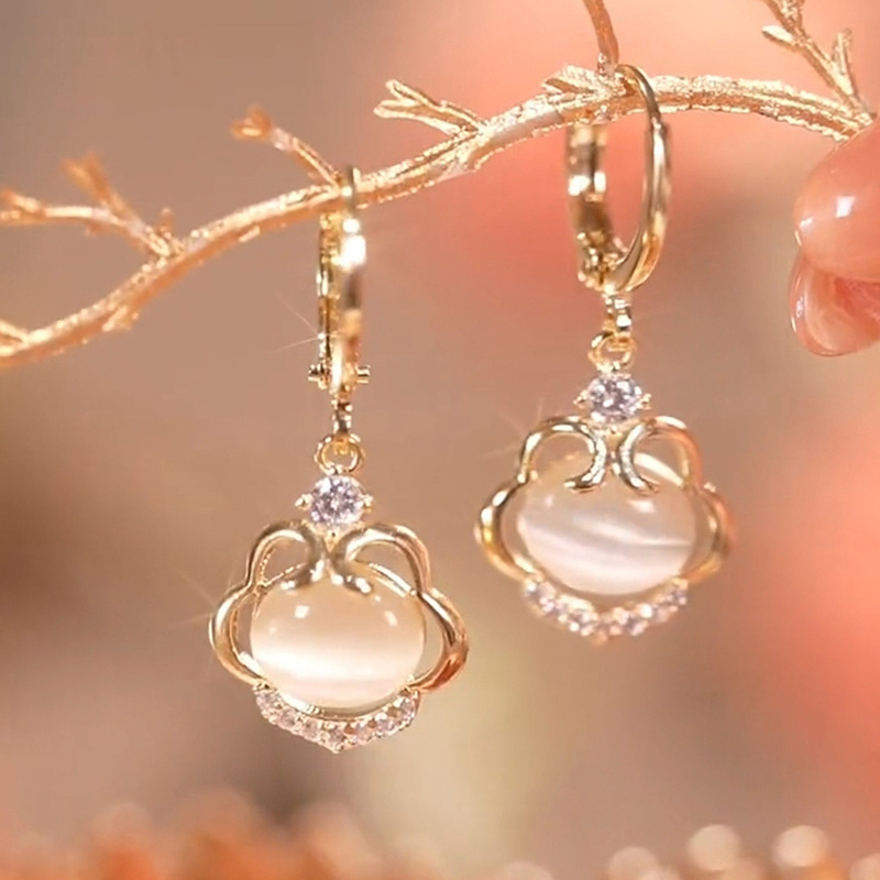 natural diamond stud earrings