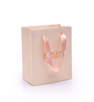 Sac en papier personnalisé noir et rose avec poignée pour emballage de cadeaux de mariage, idéal pour le maquillage et les cosmétiques, sac de luxe pour cils et autres articles.